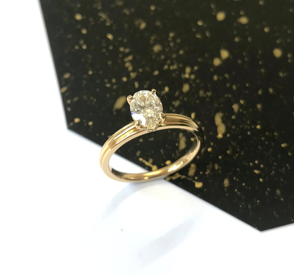 Image of Preloved Oval Solitaire Diamond Ring