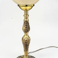Image 10 of Lampe oeuf d'autruche sur pied en bronze ancien  - Cabinet de curiosités