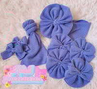 Dark purple waved rib