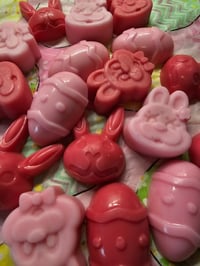 Image 4 of Hoppy Hour Cupcake- A Rocky Top Wax Works exclusive custom houseblend fragrance 