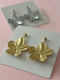 Image 5 of FLOWER STUD EARRINGS 