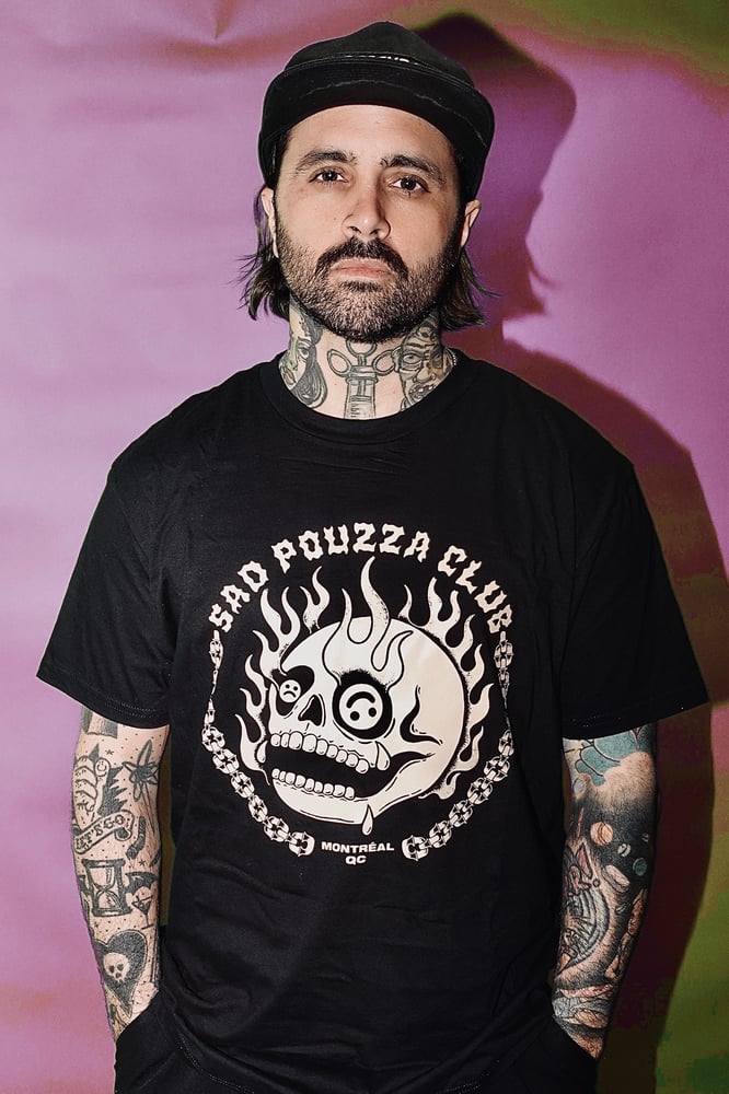 Image de T-shirt " SAD POUZZA CLUB" T-shirt basic ( Beige sur noir / Beige on black )