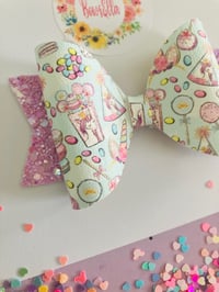 Image 2 of Unicorn party bow 