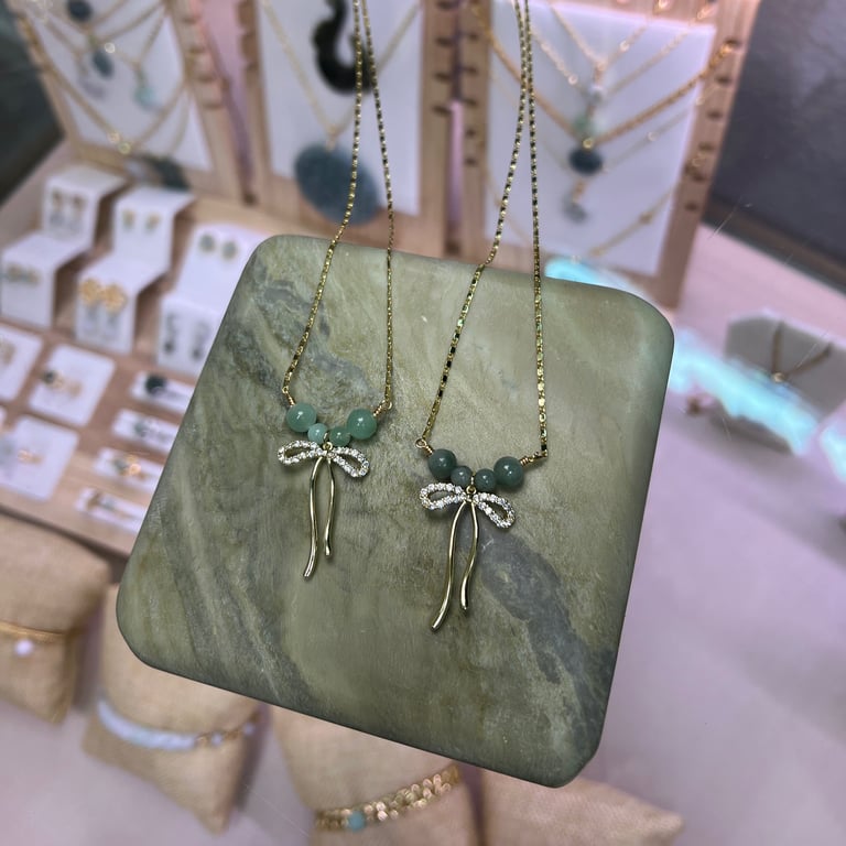 jaded bow necklace Image 3