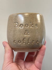 Books & coffee Karamel