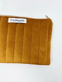 Image 3 of Pochette à livre LA LECTRICE Matelassé velours moutarde
