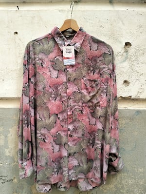 Camicia camouflage rosa e verde