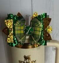 Image 9 of St. Patrick’s Day Tumbler Accessory Set – Mini Bracelet Stack, Bow & Straw Dangle