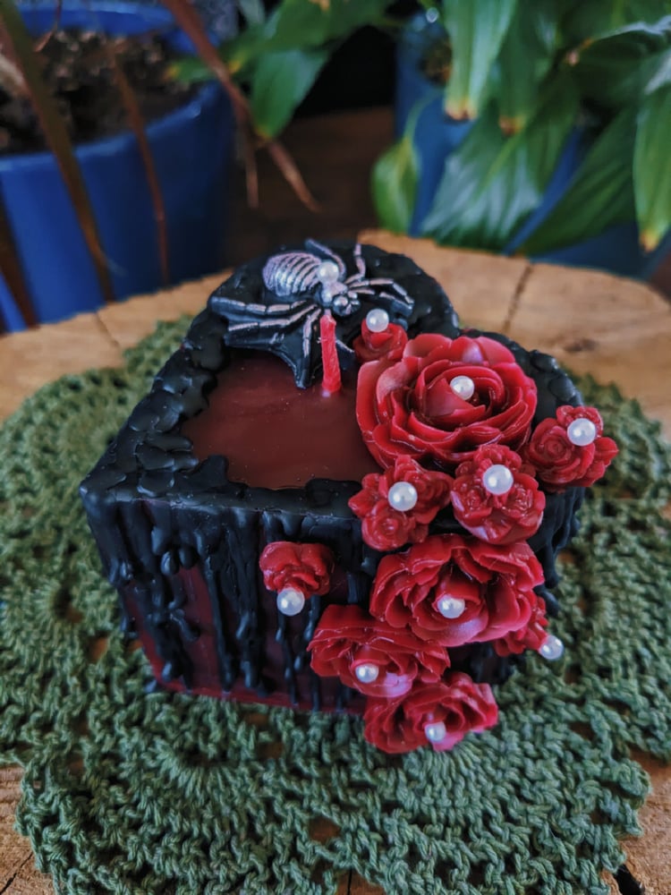 Image of Spider, Roses, & Pearls Heart Pillar 
