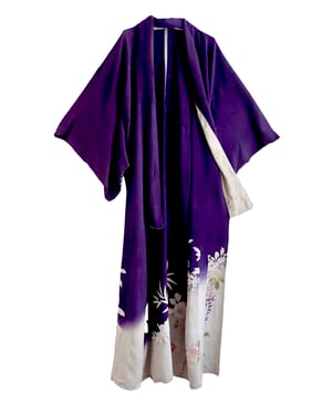 Image of Kimono dame - af blommefarvet silke med blomster flor - Yuzen håndkoloreret