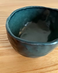 Image 3 of CARTOON MUG 𓊤 (dark green + lavender)