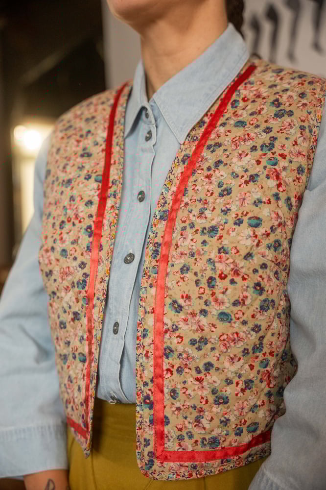 Image of Gilet trapuntato a fiori
