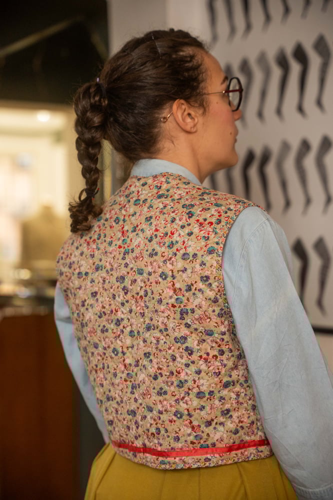 Image of Gilet trapuntato a fiori