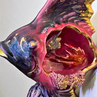 Image 8 of Lampe poisson vintage en céramique irisée de Vallauris - Veilleuse Années 60 bord de mer