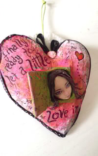 Image 3 of 💕 ‘Let a little love in’ heart  ✿ Χάρτινη καρδιά ‘Let a little love in’