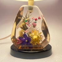 Image 9 of Lampe vintage en résine transparente  inclusion de fleurs séchées années 70 abat-jour toile 