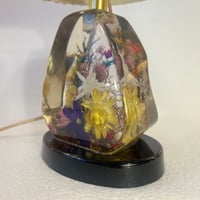 Image 10 of Lampe vintage en résine transparente  inclusion de fleurs séchées années 70 abat-jour toile 