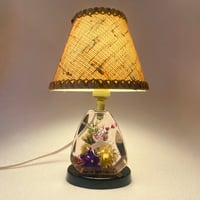 Image 1 of Lampe vintage en résine transparente  inclusion de fleurs séchées années 70 abat-jour toile 
