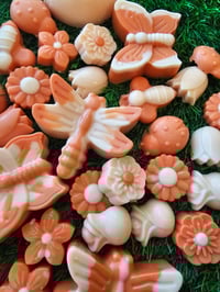 Image 3 of Southern Peach Magnolia-a Rocky Top Wax Works exclusive custom houseblend fragrance 