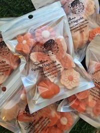 Image 2 of Southern Peach Magnolia-a Rocky Top Wax Works exclusive custom houseblend fragrance 