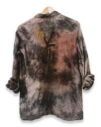 Image 3 of HANDGEFÄRBTES  HEMD ⛧°UNISEX  ⛧°IBIZA  ⛧°HEMD ⛧°。