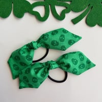 Tossed Green Skulls Hair Tie