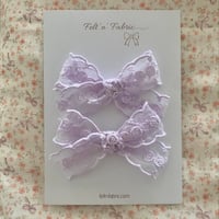 Lilac lace bow