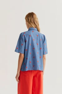 Image 2 of CAMISA ALGODÓN CHAMBRAY BORDADO CORAZONES