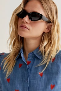 Image 1 of CAMISA ALGODÓN CHAMBRAY BORDADO CORAZONES