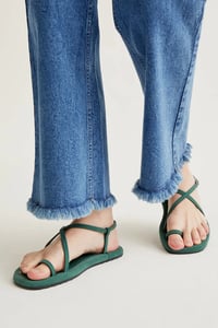 Image 4 of PANTALÓN VAQUERO AZUL BAJO RAW CUT