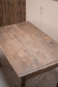 Image 3 of La table Gisèle