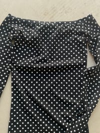 Image 3 of Uma Top — Off-Shoulder dots 