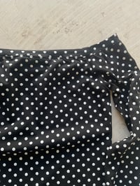 Image 4 of Uma Top — Off-Shoulder dots 