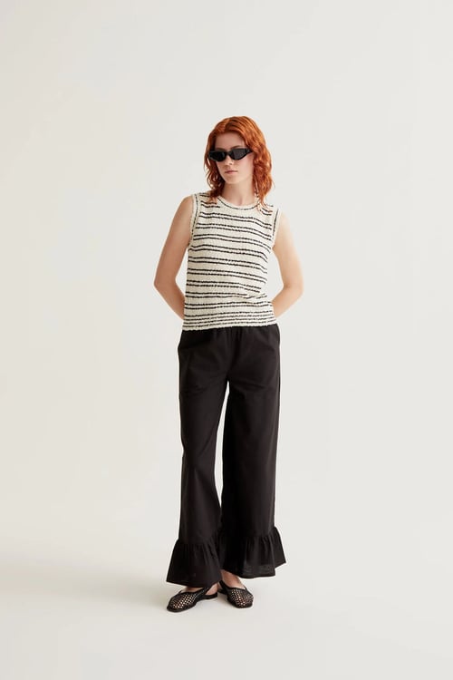 Image of 1- Top de Punto texturizado con rayas negras