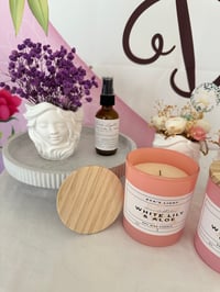 Image 2 of White Lily & Aloe 8oz Candle Jar