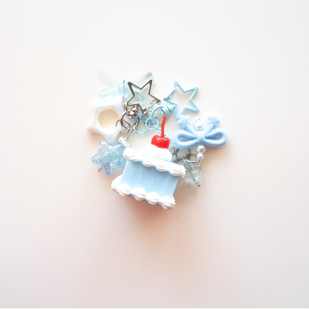 Image of baby blue cake keychain