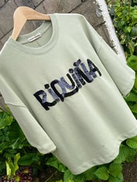 Image 1 of Camiseta bordada a man. RIQUIÑA VERDE. Moi oversize. Talla única!