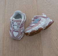 Image 2 of New Balance 9060 toddler US5.
