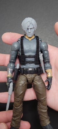 Image 2 of Leon S. Kennedy Re9 kit