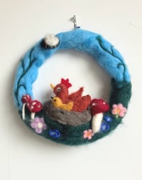 Image 1 of 'Bok, Bok' - Handfelted Chicken Wreath