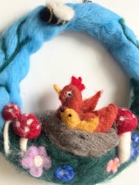 Image 3 of 'Bok, Bok' - Handfelted Chicken Wreath