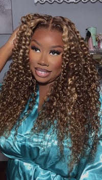Image 5 of Curly 13x6 Lace Front Wig in 26”