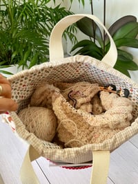 Image 5 of  Sac à projets Taille L -Cueillette des oursons patchwork 