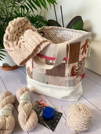 Image 1 of  Sac à projets Taille L -Cueillette des oursons patchwork 