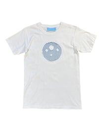 Image 2 of T-shirt en coton blanc avec lune en denim