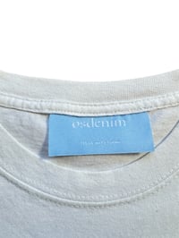 Image 3 of T-shirt en coton blanc avec lune en denim