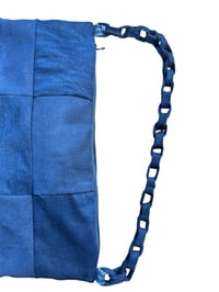 Image 3 of Sac à patchwork denim noir  / chaine en denim