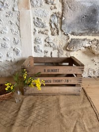 Image 1 of Caisse en bois - objet décoration ancien