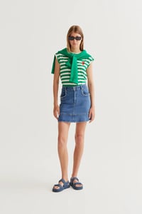 Image 2 of CAMISETA EST RAYAS VERDES CON BORDADO TULIPÁN 