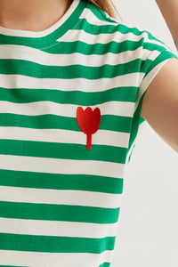 Image 3 of CAMISETA EST RAYAS VERDES CON BORDADO TULIPÁN 